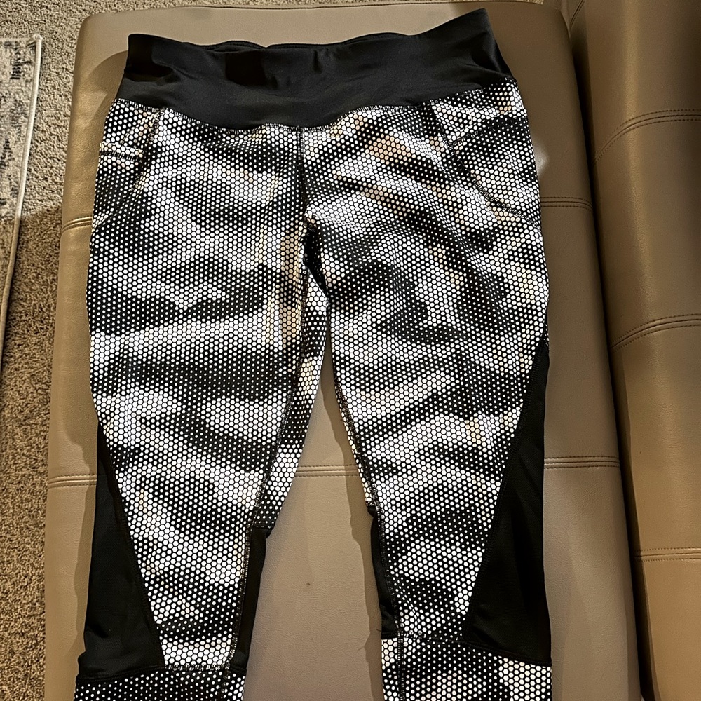 Danskin Capri workout leggings size large